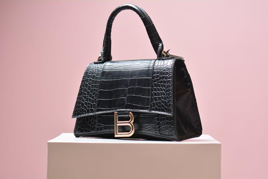 Exploring the Allure of Optic White: A Closer Look at Balenciaga's Le Cagole Sling Bag