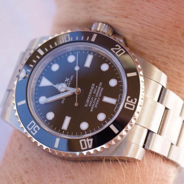Rolex Submariner Watch: Swiss Precision & Investment Value Study